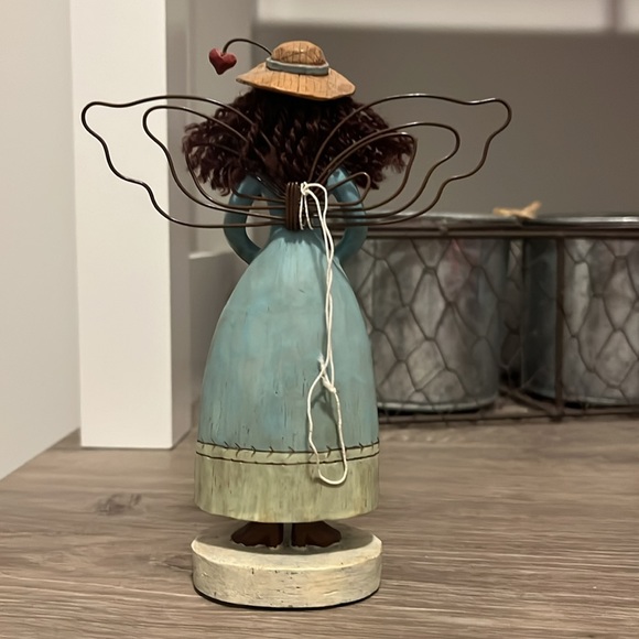 Country Gatherings Figurine - Picture 2 of 3